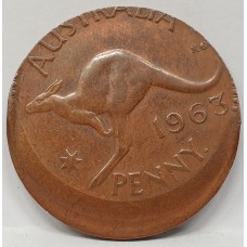 AUSTRALIA 1963 . ONE 1  PENNY . ERROR . LARGE OFF CENTRE MIS-STRIKE